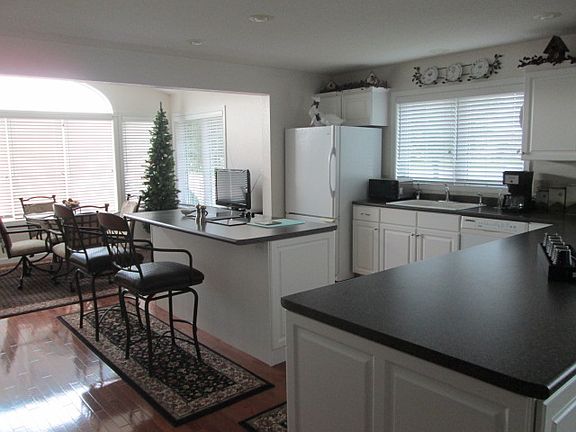 5th image of 301 Southview Dr