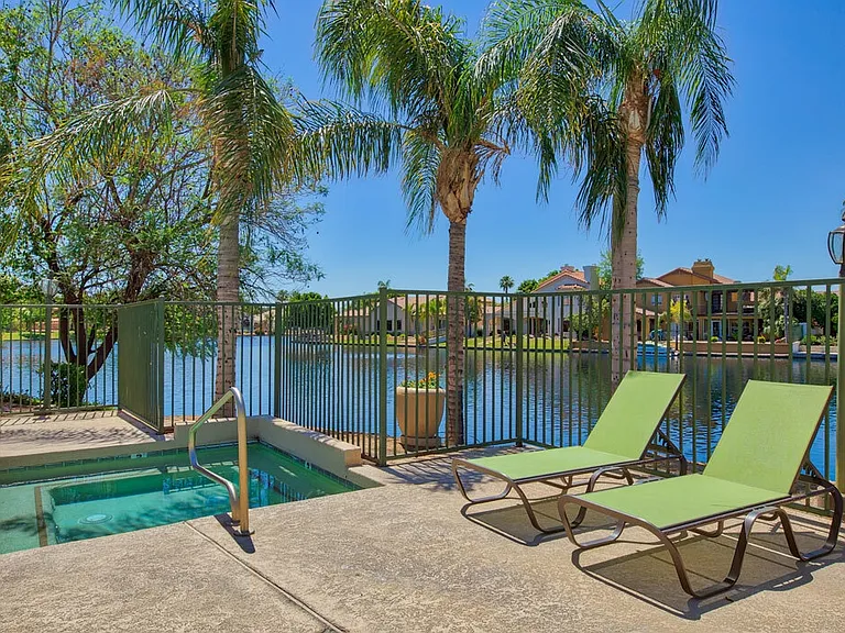 Serena Shores Apartments — Photo 5