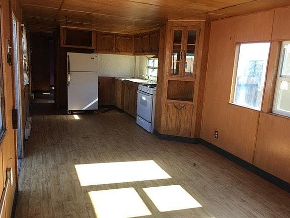 4th image of 238 W Delano St Unit 5