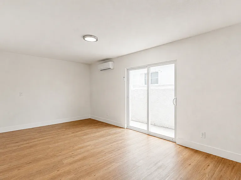 669 E G St — Photo 10