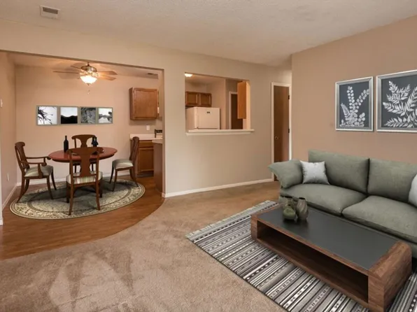 Spring Hill Plaza Apartments, 200 E Wilson St #35010, Spring Hill, KS 66083