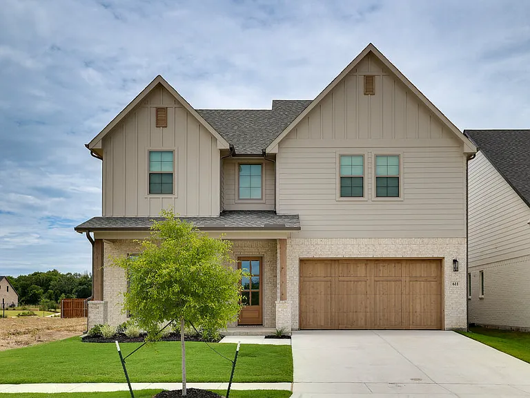 611 Hummingbird Dr — Photo 2