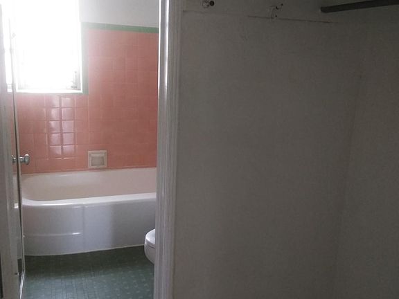5th image of 550 NE 82nd Ter APT 6