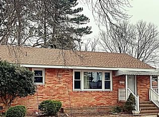 6 Westlawn Dr, Hampton, VA 23664