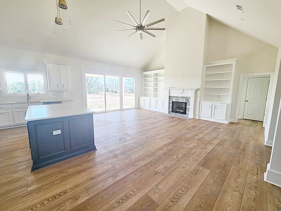5th image of 208 Thistledown Dr