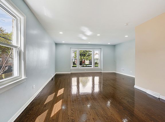 3rd image of 1617 N Mayfield Ave