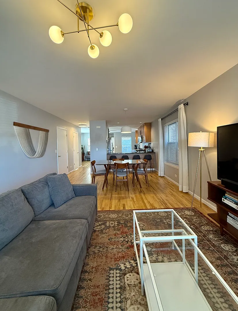 3 bed, 1.5 bath, 1800 sqft, $2,950 — Photo 2