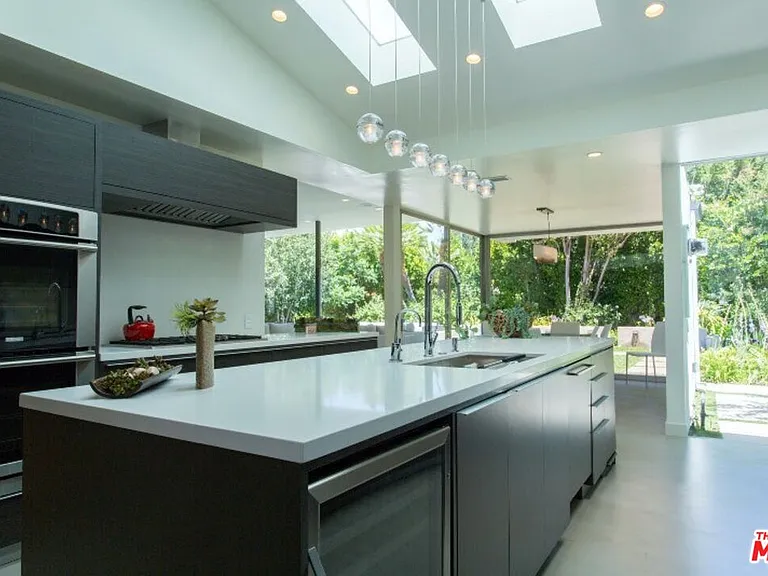 5470 Katherine Ave — Photo 9