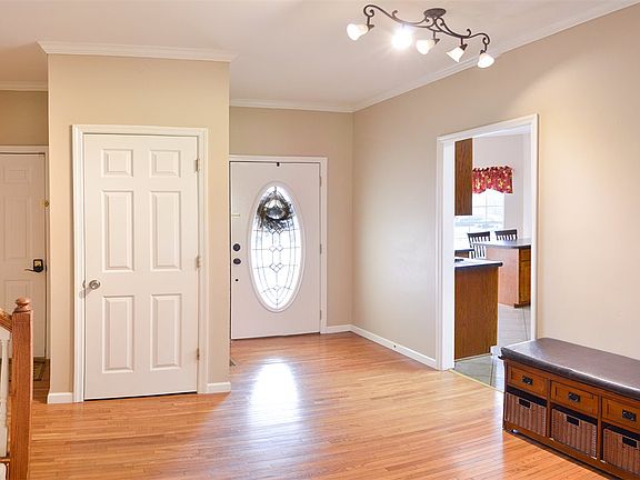 5th image of 218 Mill Creek Trl NE