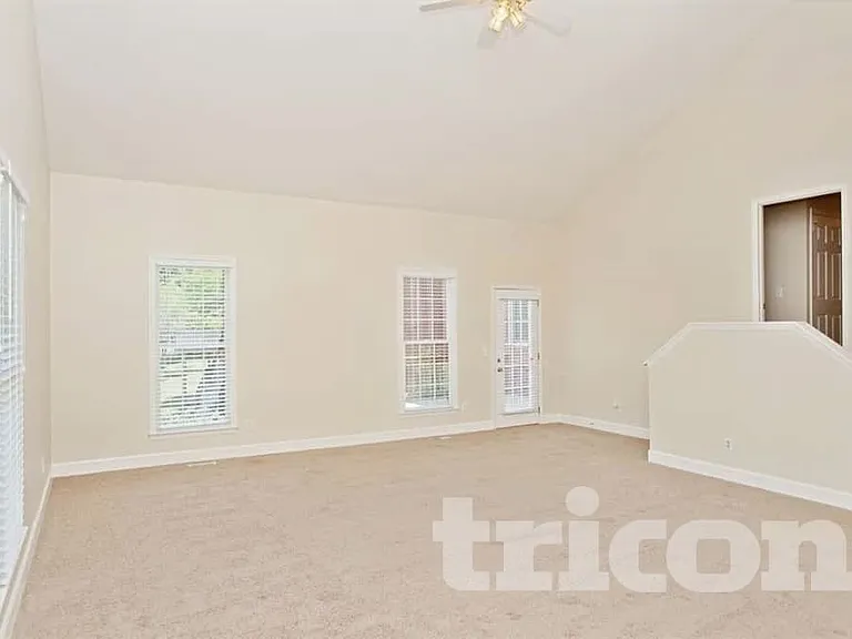 105 Saddlebridge Ln — Photo 11
