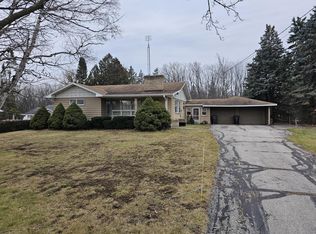 5001 Twin Elms Dr, Racine, WI 53406