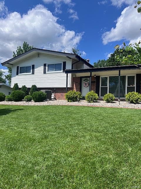 1st image of 1014 Leisure Ln