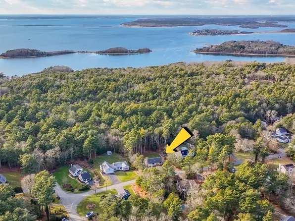 32 Harwood Dr, Bourne, MA 02532