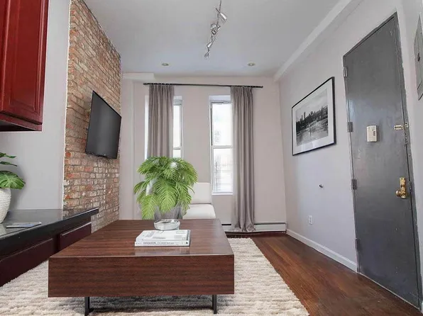 516 Bainbridge Street 1F image 2 of 9