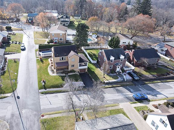 4th image of 210 Sheffield St