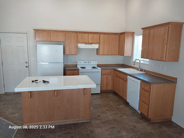 320 NW Country Ct — Photo 3