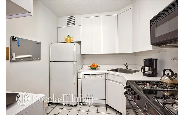 Rented by Douglas Elliman | media 18