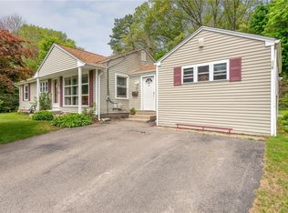 238 Macarthur Rd, Woonsocket, RI 02895