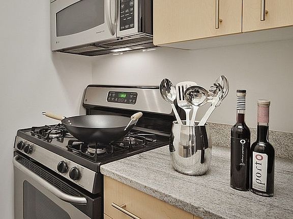 4th image of 90 Washington St APT 4R