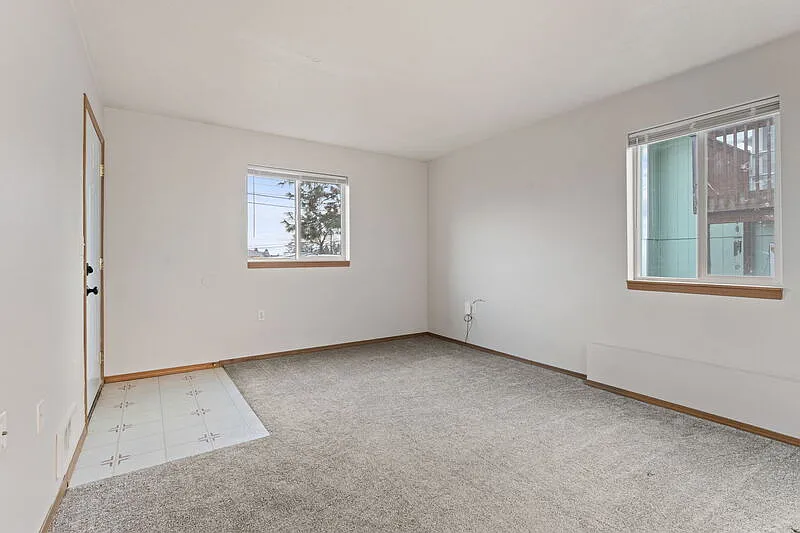 2 bed, 1.0 bath, $1,050 — Photo 3