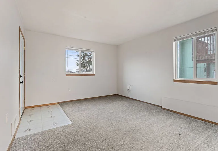 105 W 3rd St #1 — Photo 3