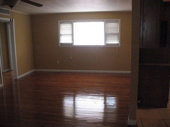 3rd image of 3622 Locust Ave