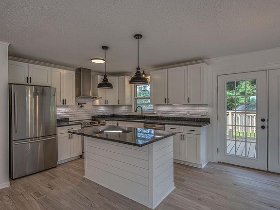 5th image of 3104 Buckingham Dr