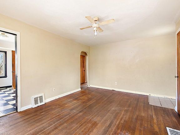 4th image of 827 Graceland Ave