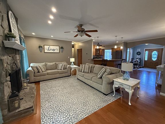 4th image of 146 Sunshine Ln