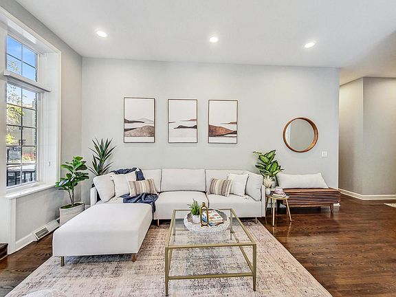 4th image of 1903 W Armitage Ave APT 1W