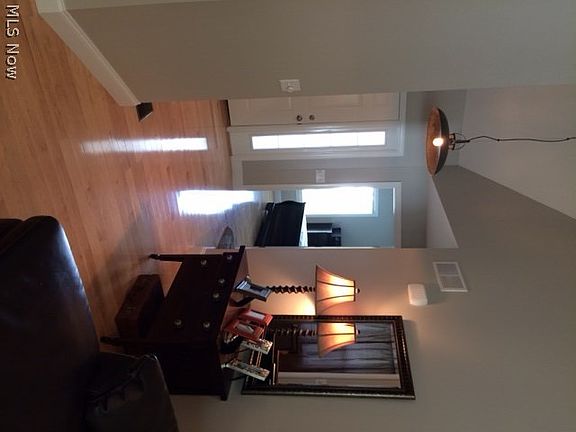 3rd image of 117 Kingston Ct NE