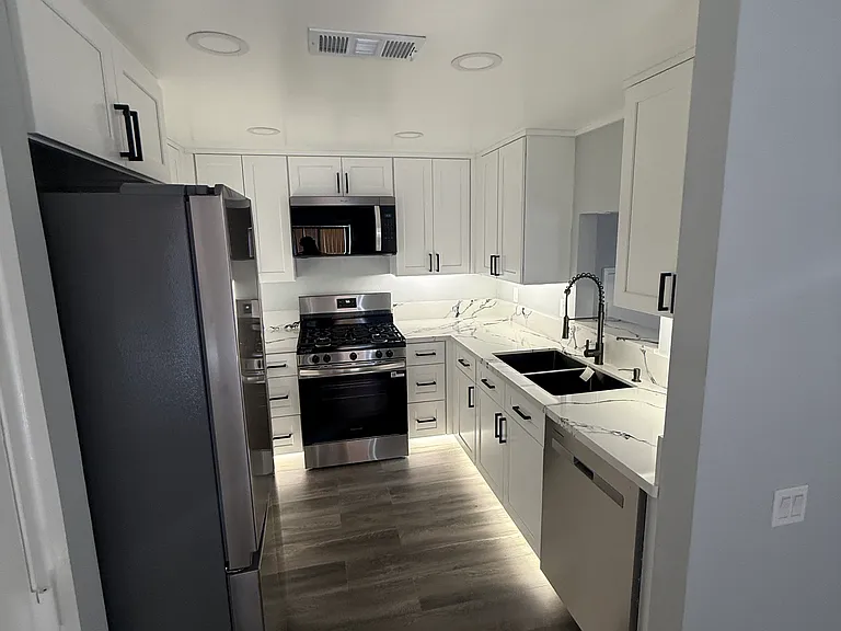 9625 Sylmar Ave #29 — Photo 8