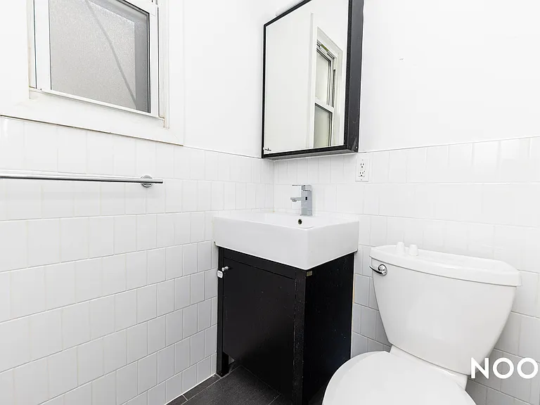 818 Woodward Ave #2L — Photo 17