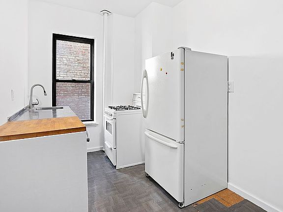 4th image of 341 Bedford Ave #10