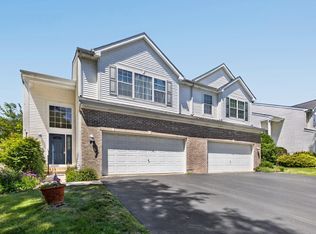 711 Red Oak Ct, Naperville, IL 60563