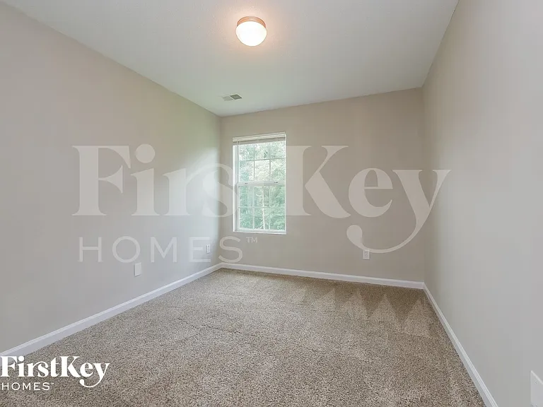562 Maggie Ln — Photo 12