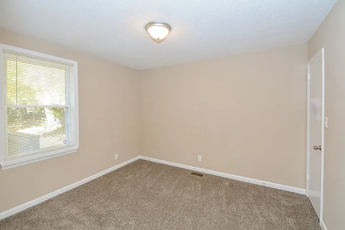 346 Woodale Dr — Photo 11