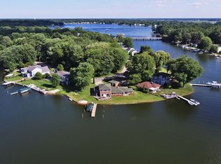 16980 Cecelia Ln, Spring Lake, MI 49456