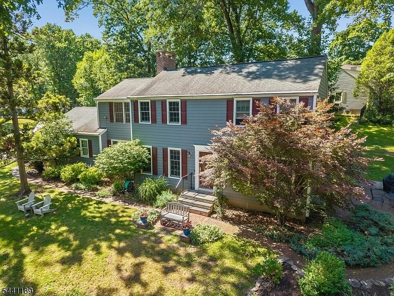 1st image of 7 Farview Dr