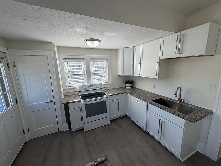 405 Broad St — Photo 9