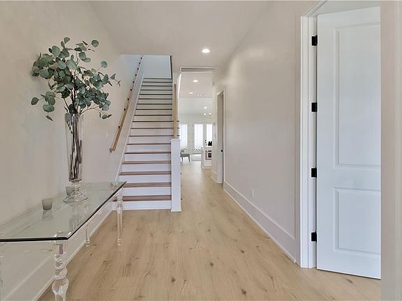 4th image of 304 Ormond Dr