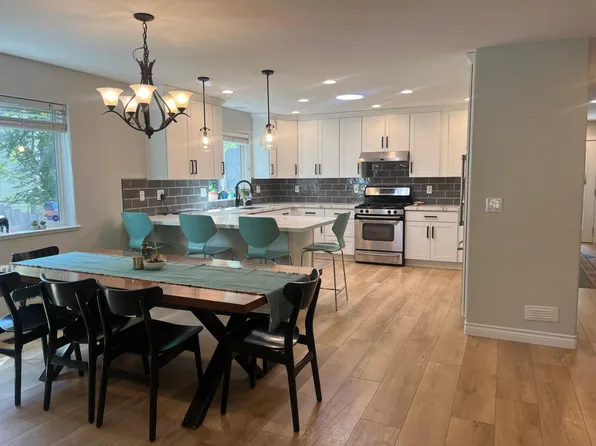 1312 Parkstone Ln, Bellingham, WA 98229