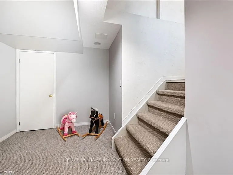 8 Buss Ct — Photo 32