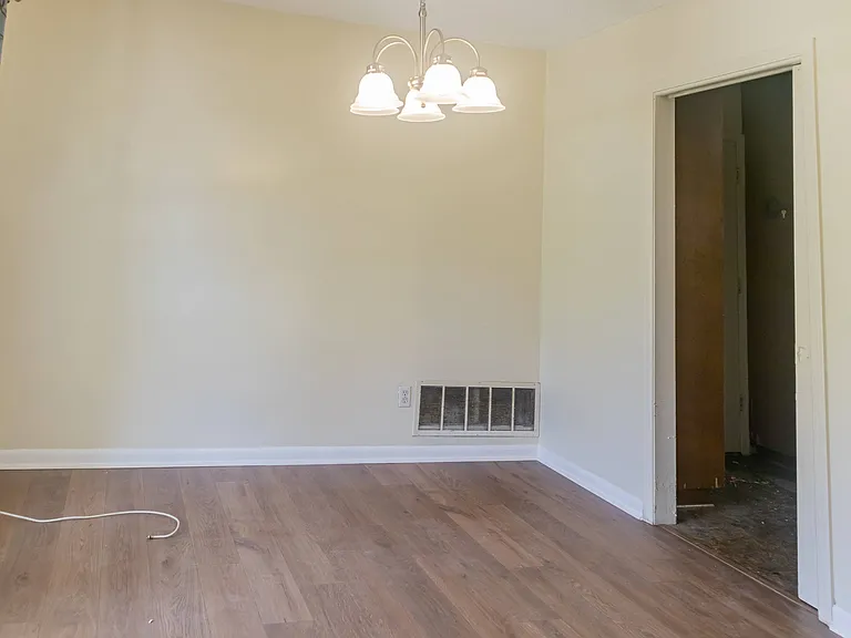 5039 Winchester Dr S — Photo 12