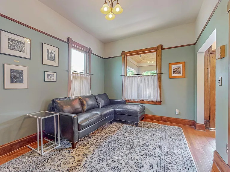115 Elm St NE — Photo 10