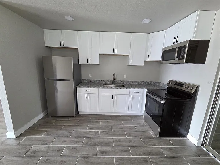 38300 Henry Dr — Photo 8