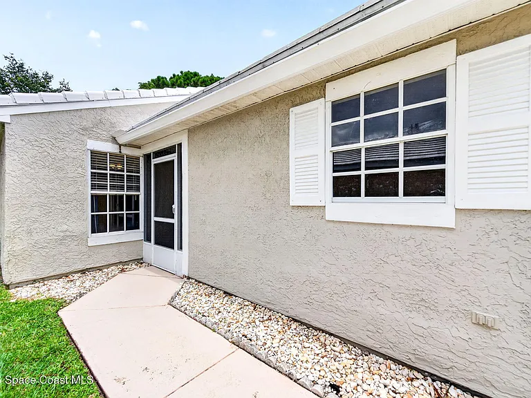 1923 Sugarberry Ct NE — Photo 4