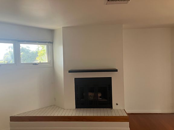 5th image of 1004 Pier Ave Unit B