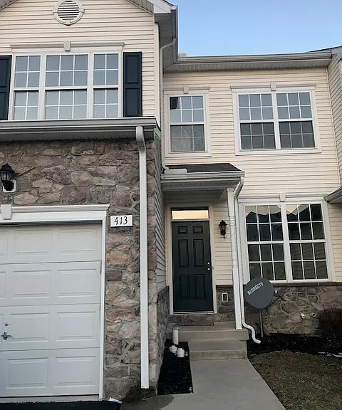 413 Marion Rd — Photo 1