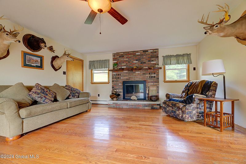 5th image of 107 Albina Terrace